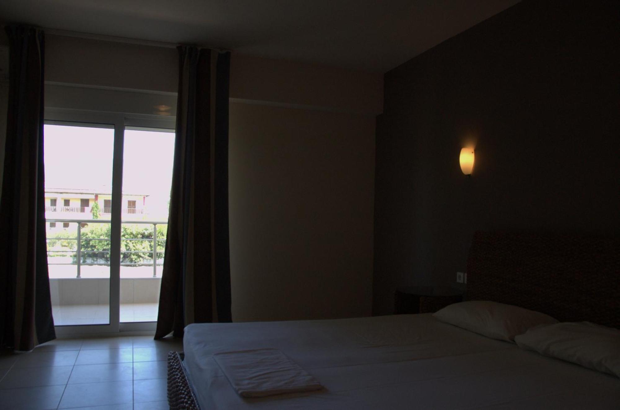 Hotel Sarti Beach ภายนอก รูปภาพ
